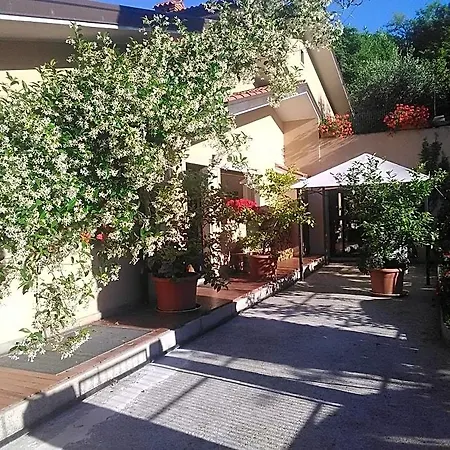Ambrosia Bed & Breakfast 3*